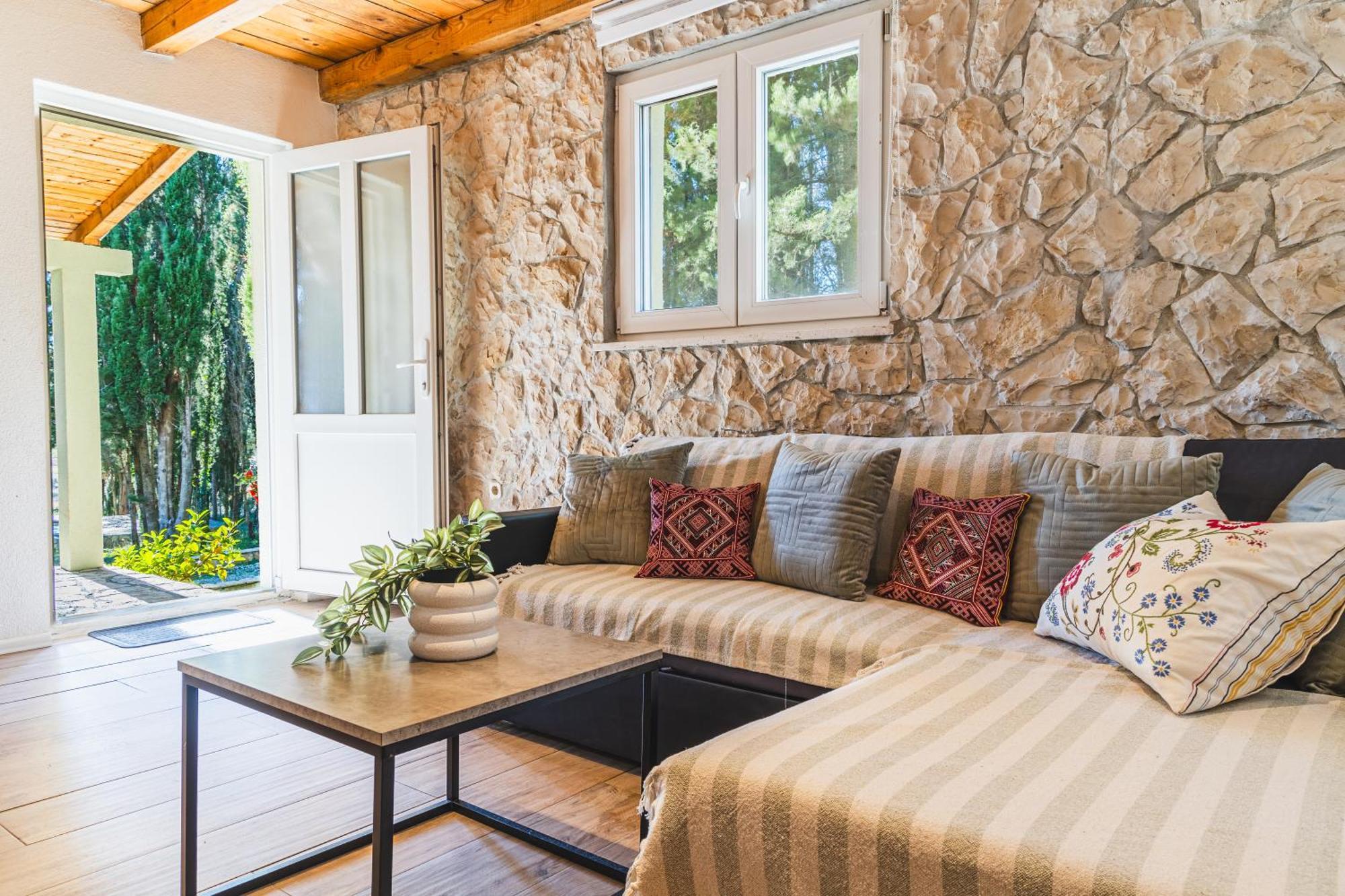 Country House Uros In Nature With Pool Lovorno ภายนอก รูปภาพ