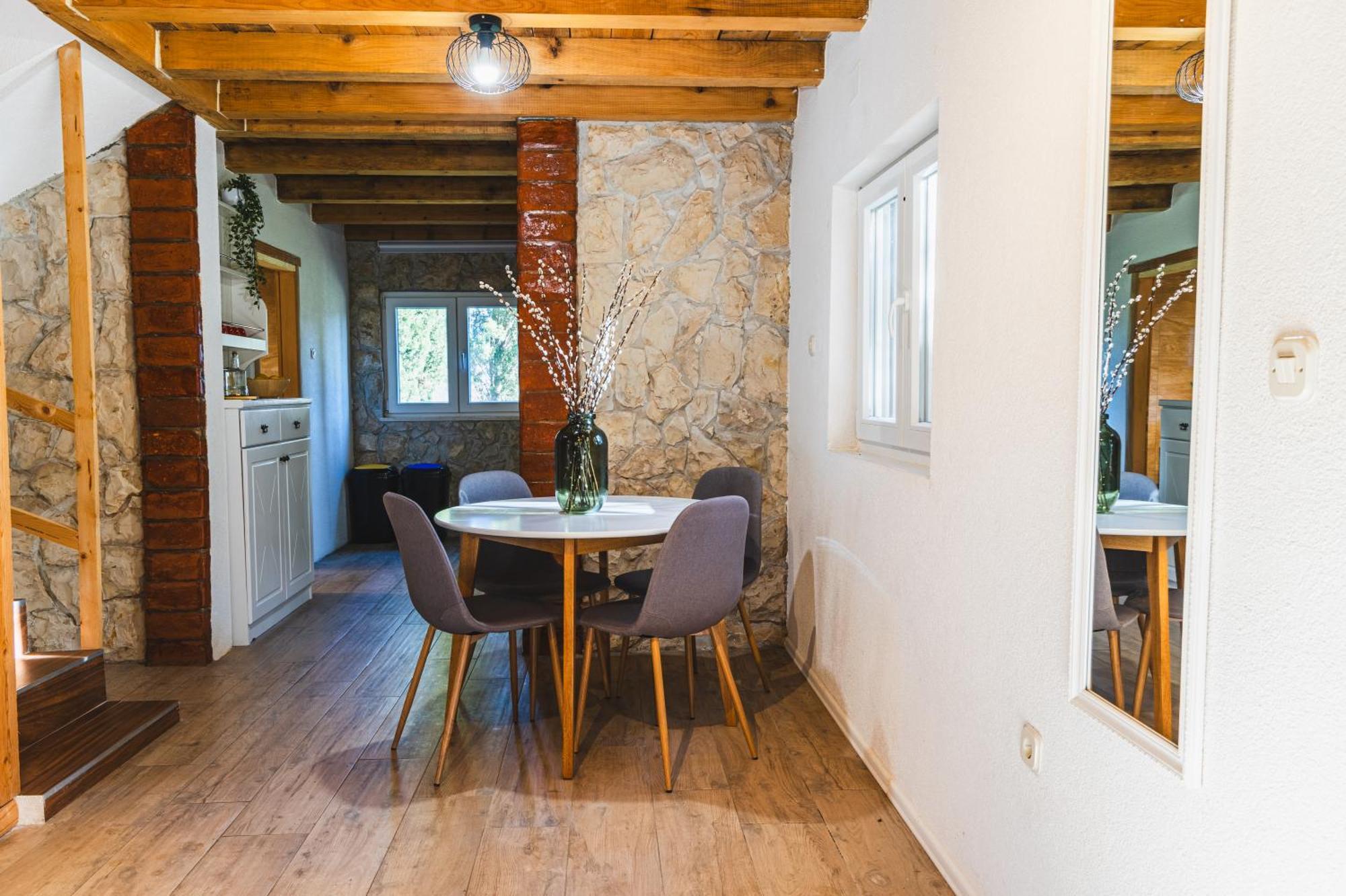 Country House Uros In Nature With Pool Lovorno ภายนอก รูปภาพ